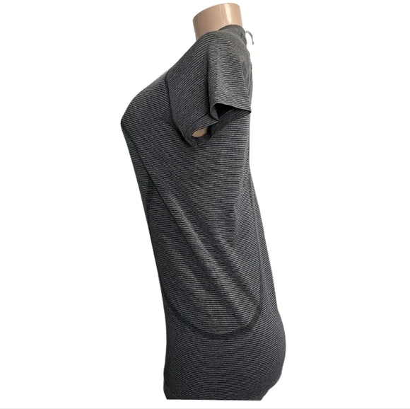 Lululemon Athletica shirts - Picture 3 of 4